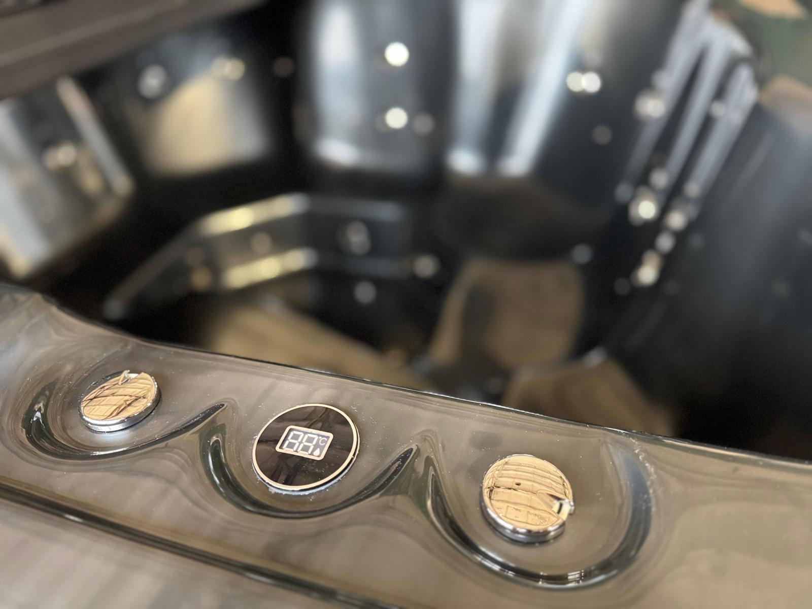 akrila-kvadrata-kubls-areja-krasns-masazas-220×220-14.jpeg USA XL Kümblustünn Ruudukujuline 220cm Välisahjuga 9