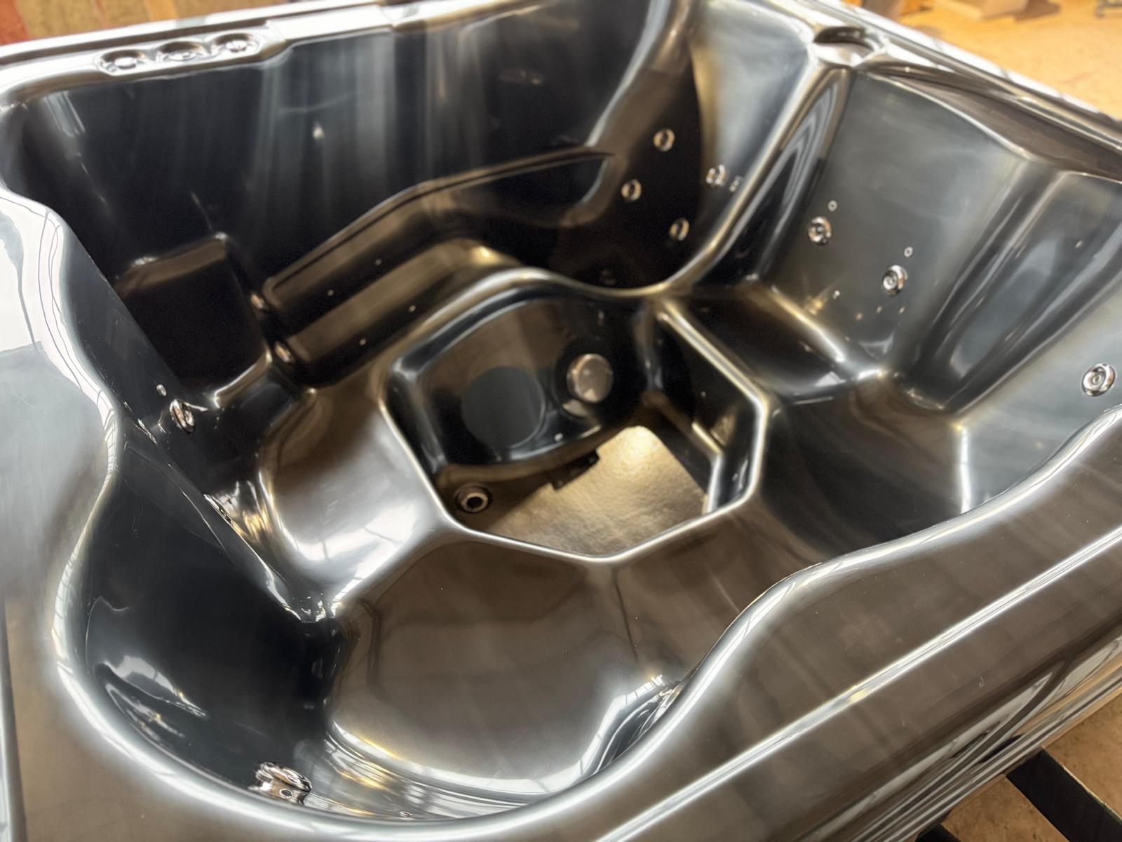 akrila-kvadrata-kubls-areja-krasns-masazas-220×220-18.jpeg USA XL Kümblustünn Ruudukujuline 220cm Välisahjuga 12