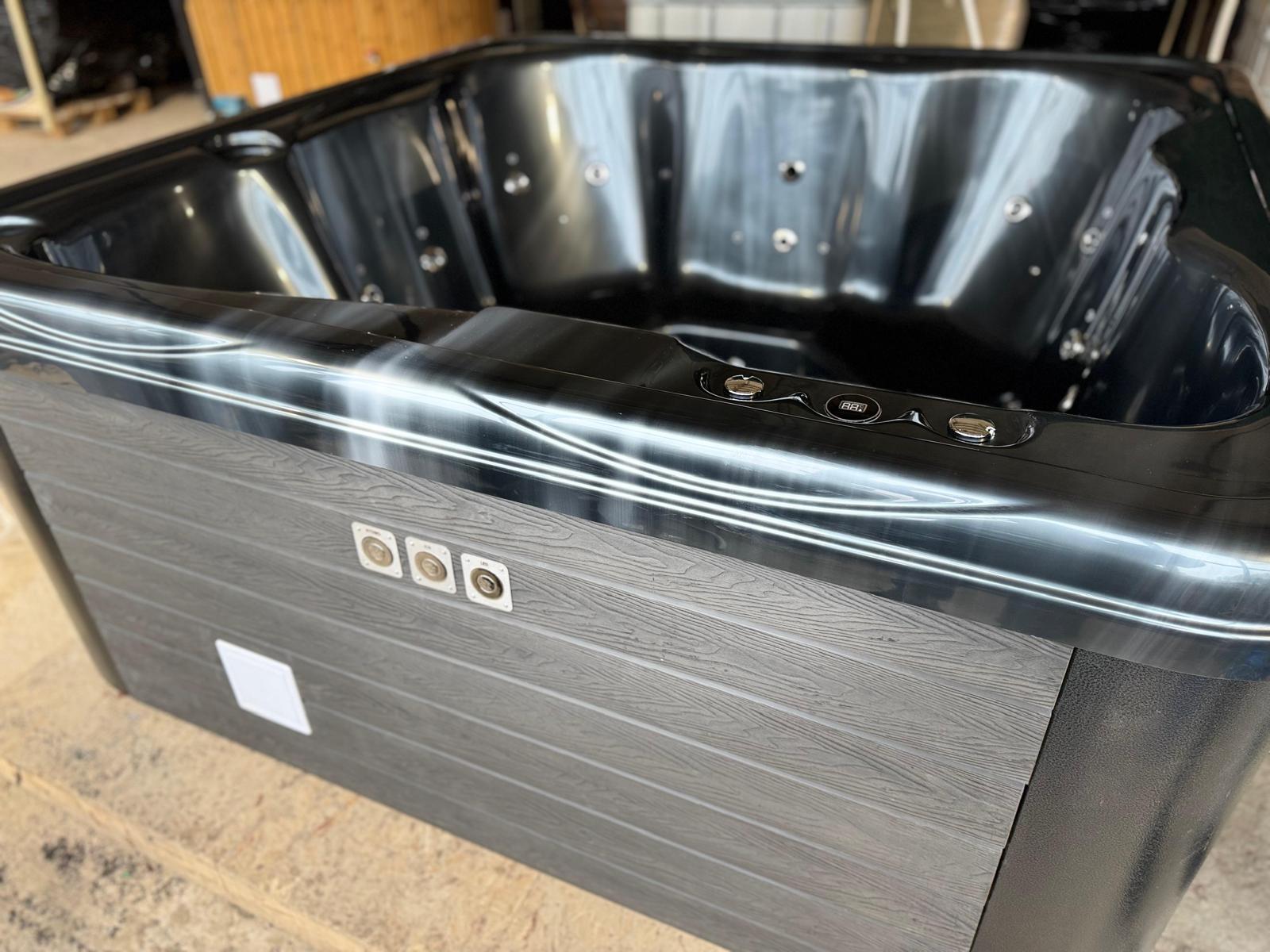 akrila-kvadrata-kubls-areja-krasns-masazas-220×220-19.jpeg USA XL Kümblustünn Ruudukujuline 220cm Välisahjuga 13