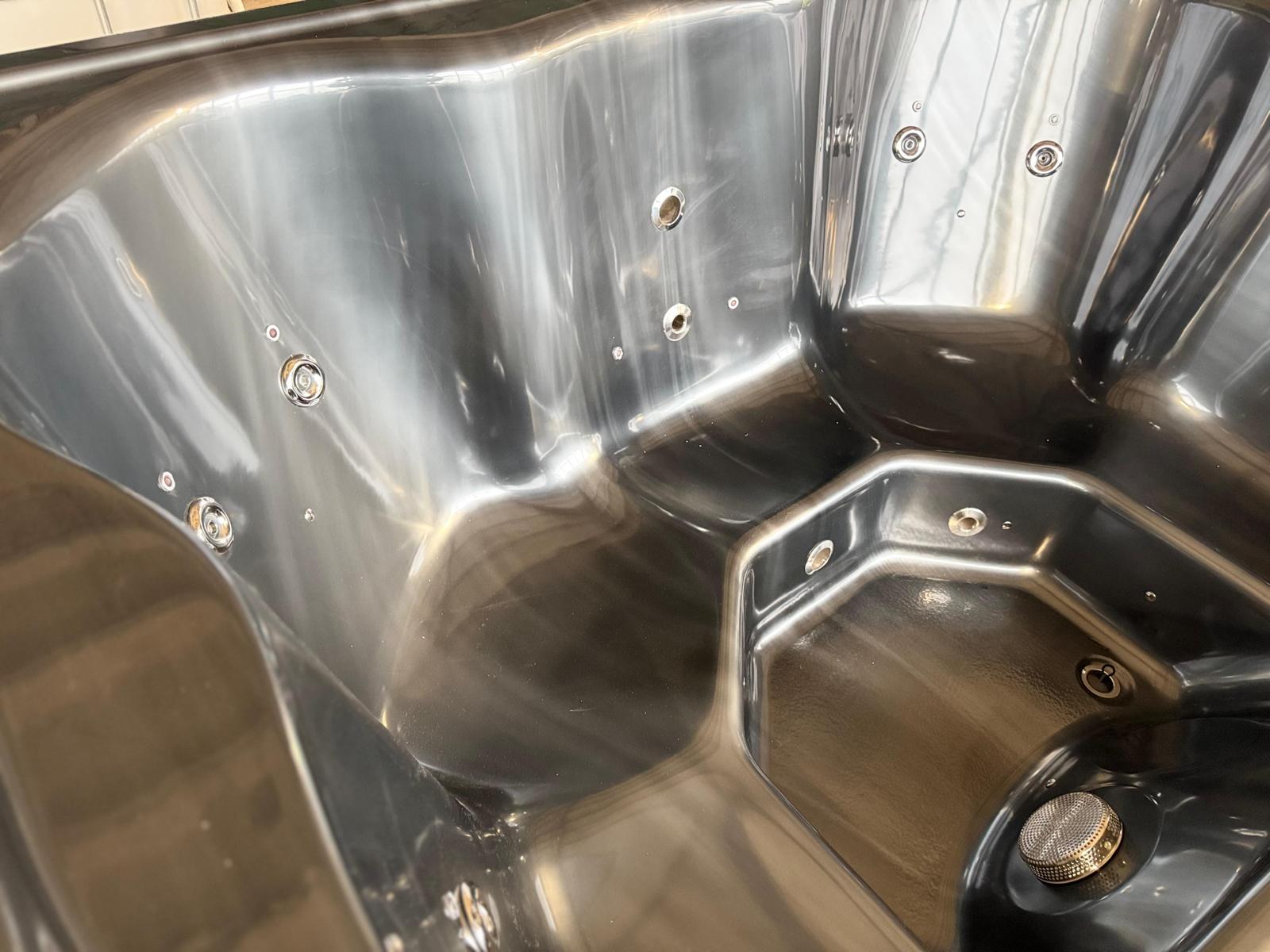 akrila-kvadrata-kubls-areja-krasns-masazas-220×220-20.jpeg USA XL Kümblustünn Ruudukujuline 220cm Välisahjuga 14