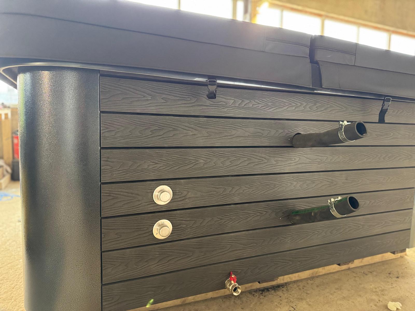 akrila-kvadrata-kubls-areja-krasns-masazas-220×220-4.jpeg USA XL Kümblustünn Ruudukujuline 220cm Välisahjuga 6