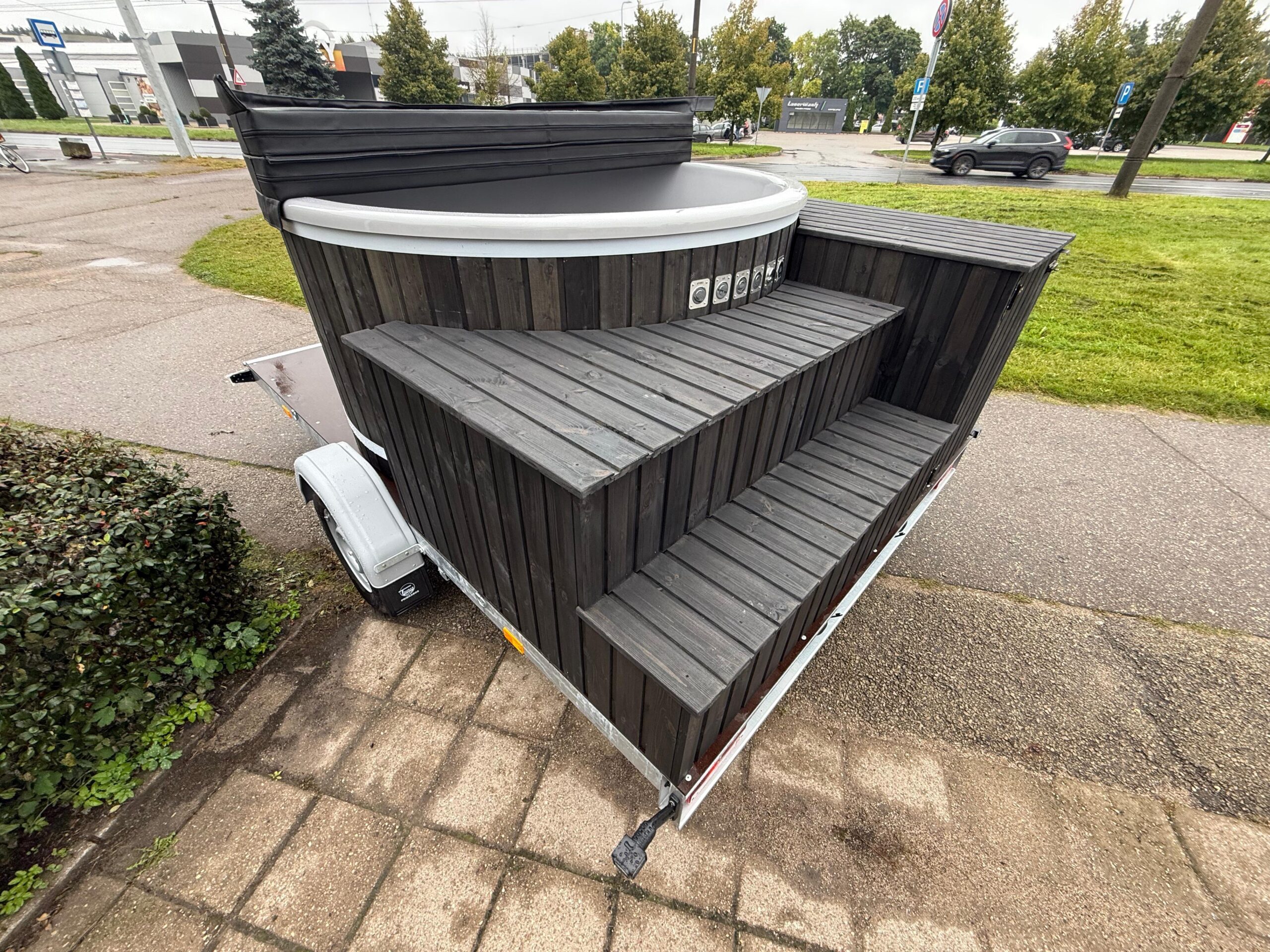 kubls-uz-piekabes-areja-krasns-masazas-led-200cm-17-scaled-1.jpeg Kümblustünn Haagisel 200cm Välisahjuga 6