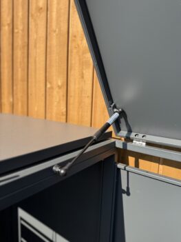 Metallist prügikastide kuur, neljakohaline 4 Metallist prügikastide kuur, neljakohaline 22